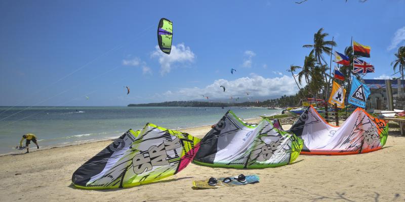 Asiens beliebter Kite und Windsurfspot befindet sich auf Boracay Island am Bulabog Beach.