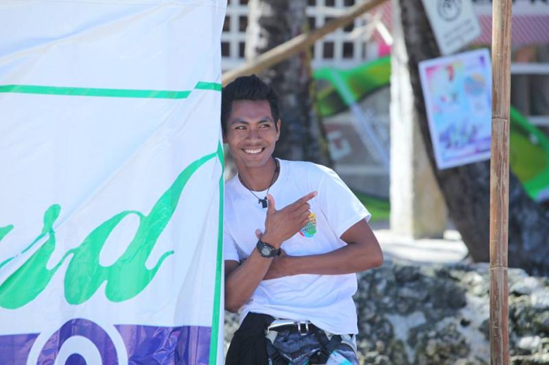 Gido arbeitet seit 5 Jahren als Windsurflehrer am Funboard Center Boracay.
