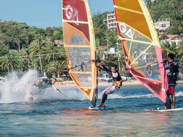 Am Funboard Center Boracay wird Kiteboarden und Windsurfen geschult. Schnupperkurse verraten dir schnell deine Neigung!