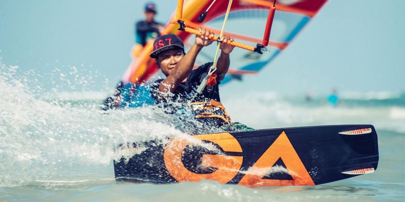  Gaastra Kiteboarding an der Boracay Kitesurfing Schule Funboard Center.jpg