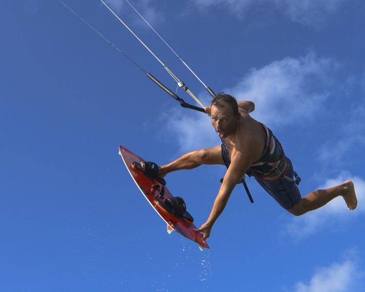 Kitesurfen lernen im Kite Yoga Camp am Funboard Center Boracay Philippinen.