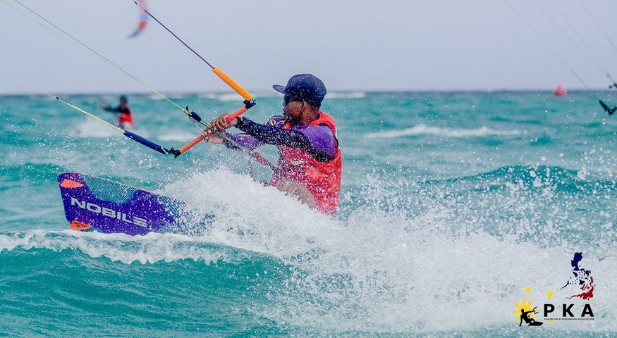 Glynn kämpft sich mit dem Gaastra Spark12 durch mehrere Durchläufe im Twin Tip Racing.