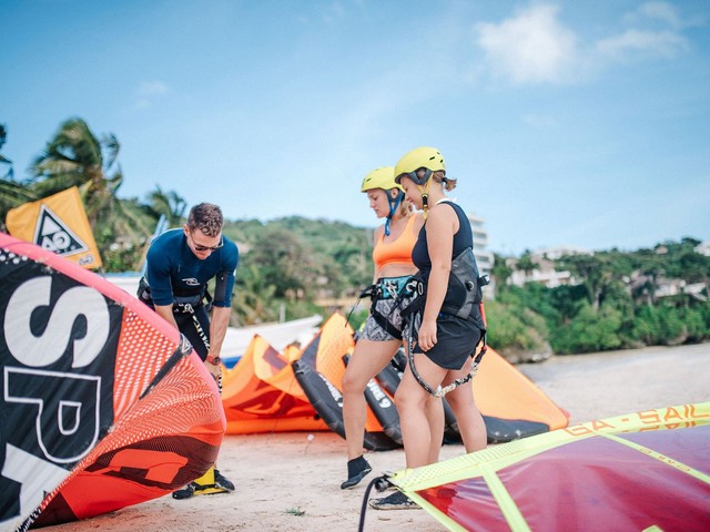 Learn kitesurfing step by step and become an independant kitesurfer within 3 days.